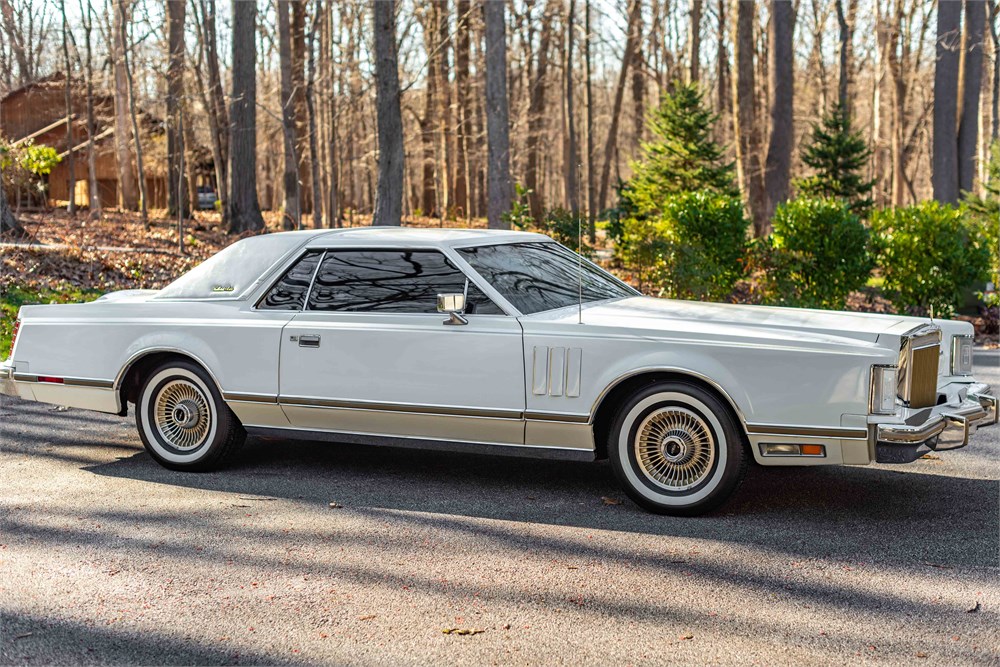 22k-Mile 1979 Lincoln Continental Mark V available for Auction ...