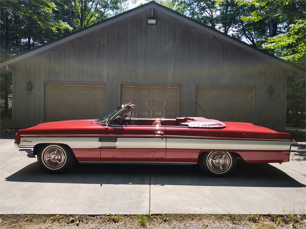 1962 Oldsmobile Starfire Convertible available for Auction 