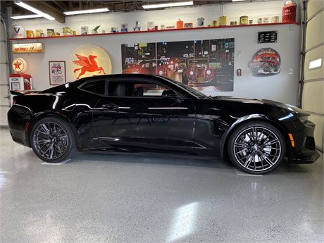 4k-Mile 2017 Chevrolet Camaro ZL1 6-Speed available for Auction ...