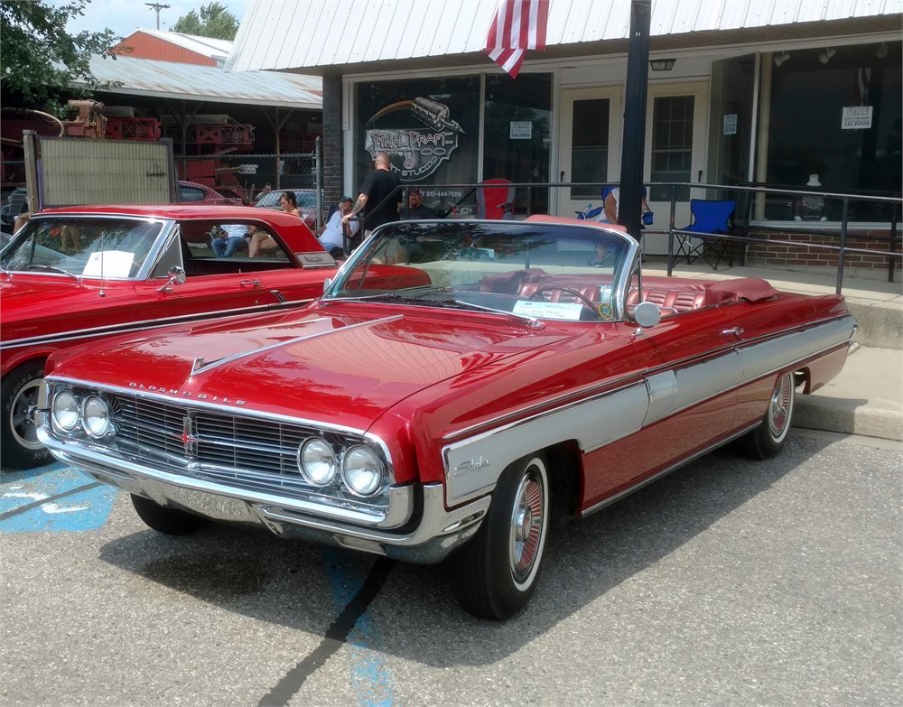 1962 Oldsmobile Starfire Convertible available for Auction 