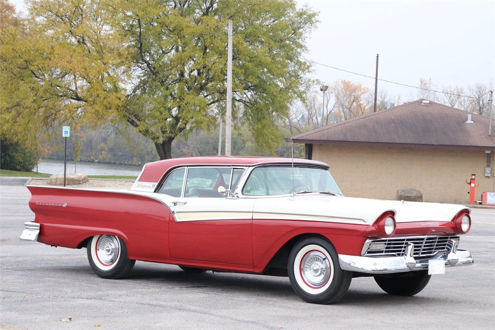 1957 Ford Fairlane available for Auction | AutoHunter.com | 15105108