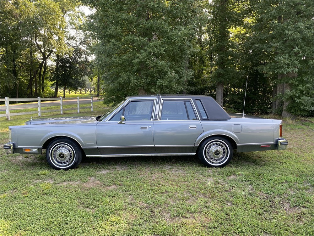 No Reserve 1983 Lincoln Town Car available for Auction AutoHunter