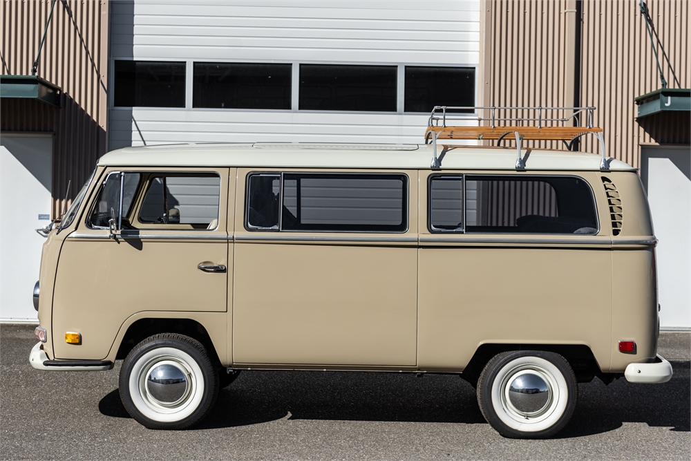 1970 Volkswagen Type 2 Bus available for Auction | AutoHunter.com | 35577771