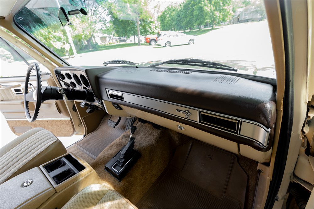 62k-Mile 1985 Chevrolet K20 Suburban available for Auction | AutoHunter ...