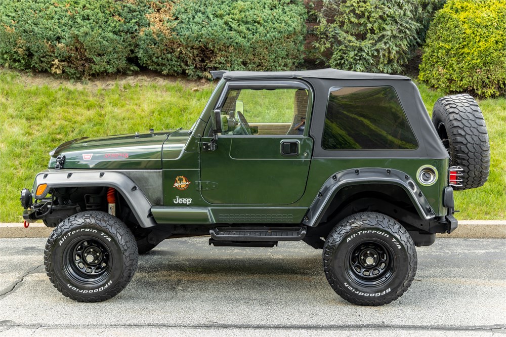 Reserve Removed: 1998 Jeep Wrangler Sahara available for Auction |   | 21455143