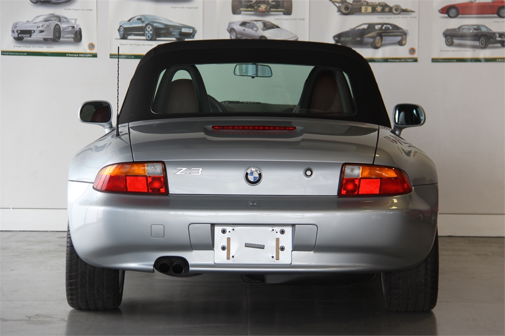 File:1998 BMW Z3 1.9 Front (1).jpg - Wikimedia Commons