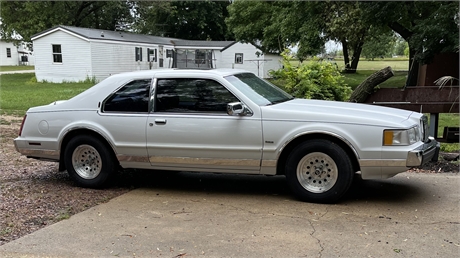 View this 1988 Lincoln Mark VII Bill Blass Edition