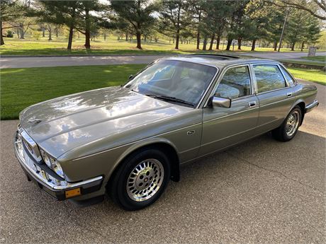 1988 Jaguar Xj6 Vanden Plas Available For Auction 