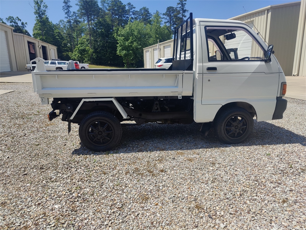 64k-Kilometer 1996 Daihatsu Hijet S83 4-Speed 4X4 available for Auction ...