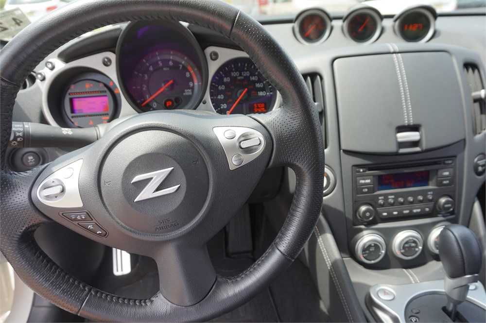 5,700-Mile 2017 Nissan 370Z available for Auction | AutoHunter.com 