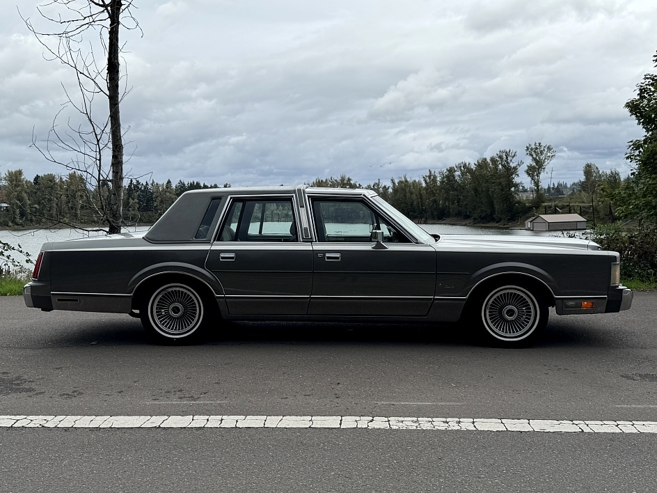 1988 LINCOLN TOWN CAR CARTIER DESIGNER SERIES available for