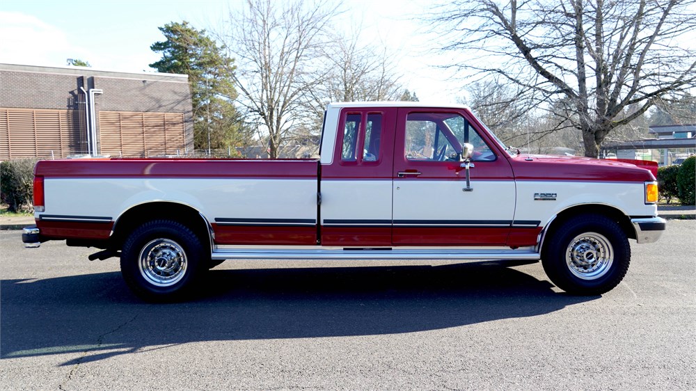 1990 Ford F250 XLT Lariat available for Auction | AutoHunter.com | 18506934