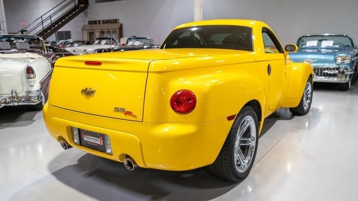 42k MILE 2004 CHEVROLET SSR Available For Auction AutoHunter Com   6a3c6c4b E0d8 459f 8743 12ac596e1ece Largesize 