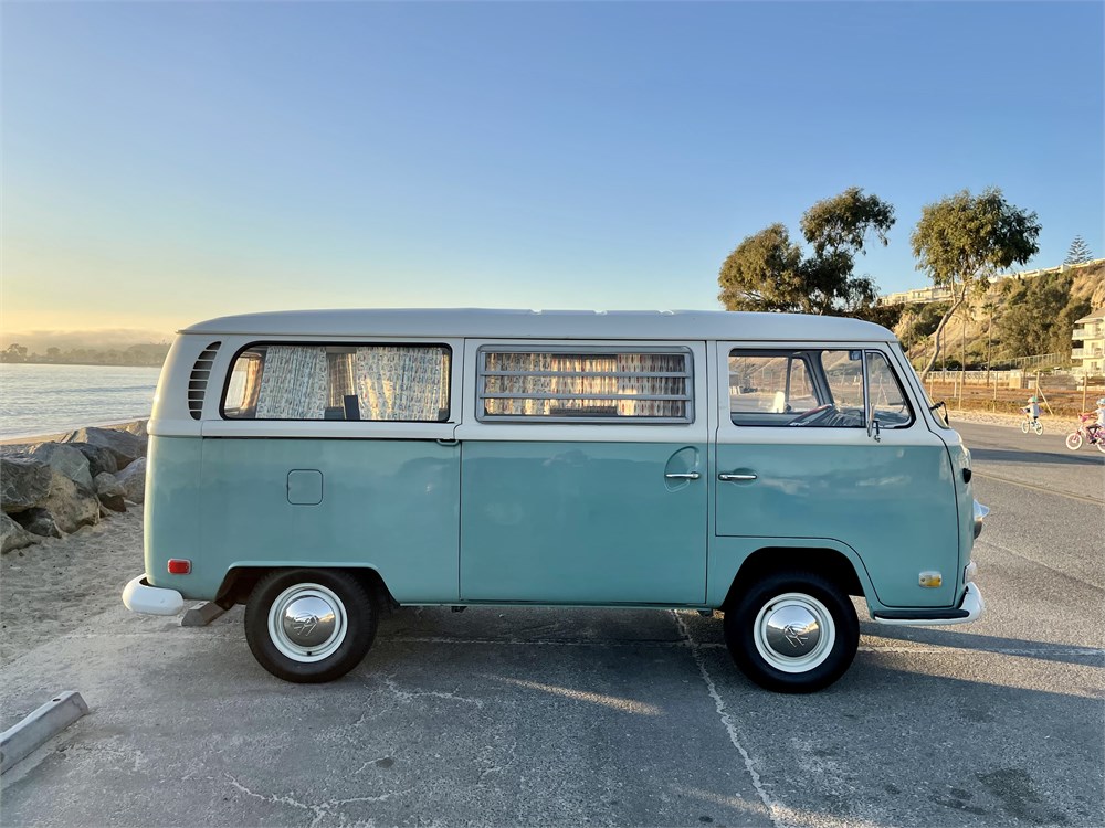 1970 Volkswagen Type 2 available for Auction | AutoHunter.com | 14833772