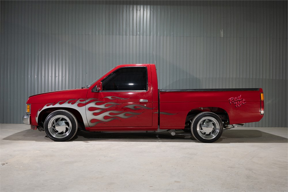 Custom 1988 Nissan Hardbody Lowrider available for Auction | AutoHunter.com  | 17176290