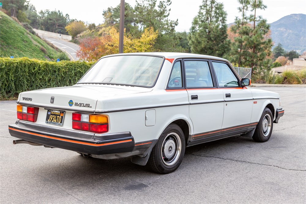 1992 Volvo 240 available for Auction | AutoHunter.com | 30184206