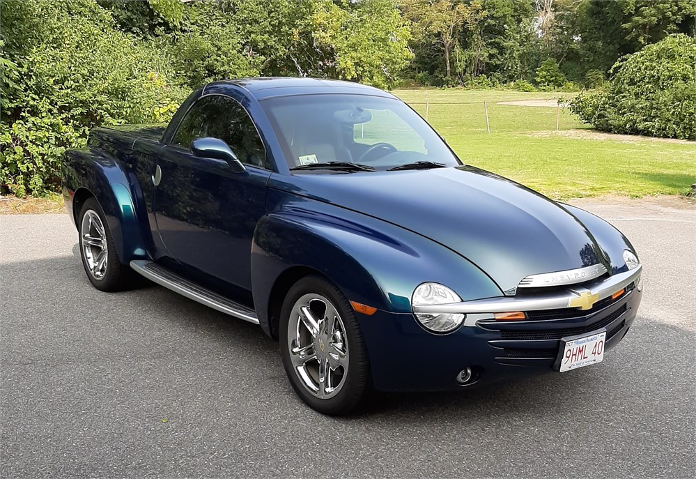 16K-Mile 2005 Chevrolet SSR available for Auction | AutoHunter.com | 927191