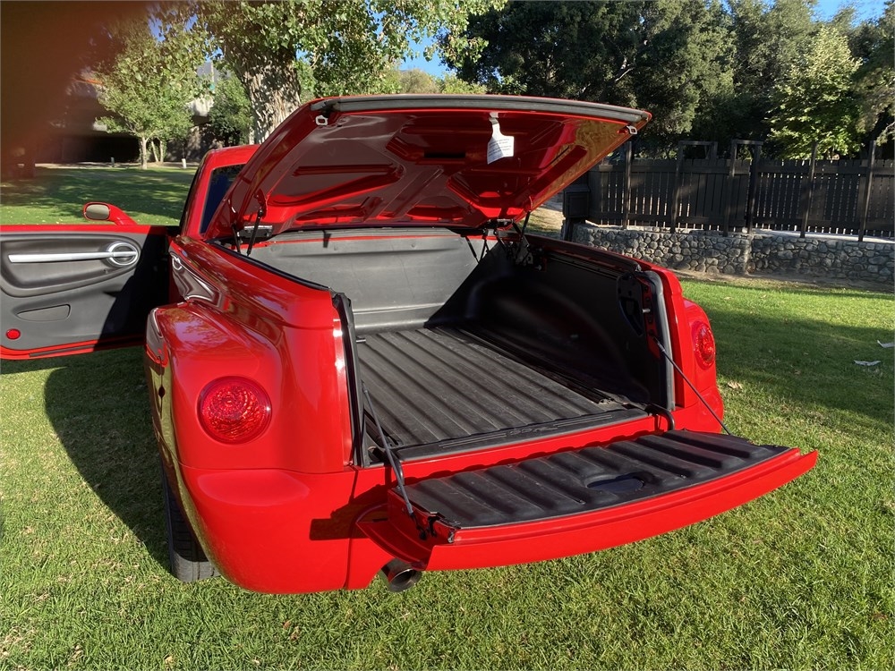 17k-Mile 2005 Chevrolet SSR available for Auction | AutoHunter.com ...