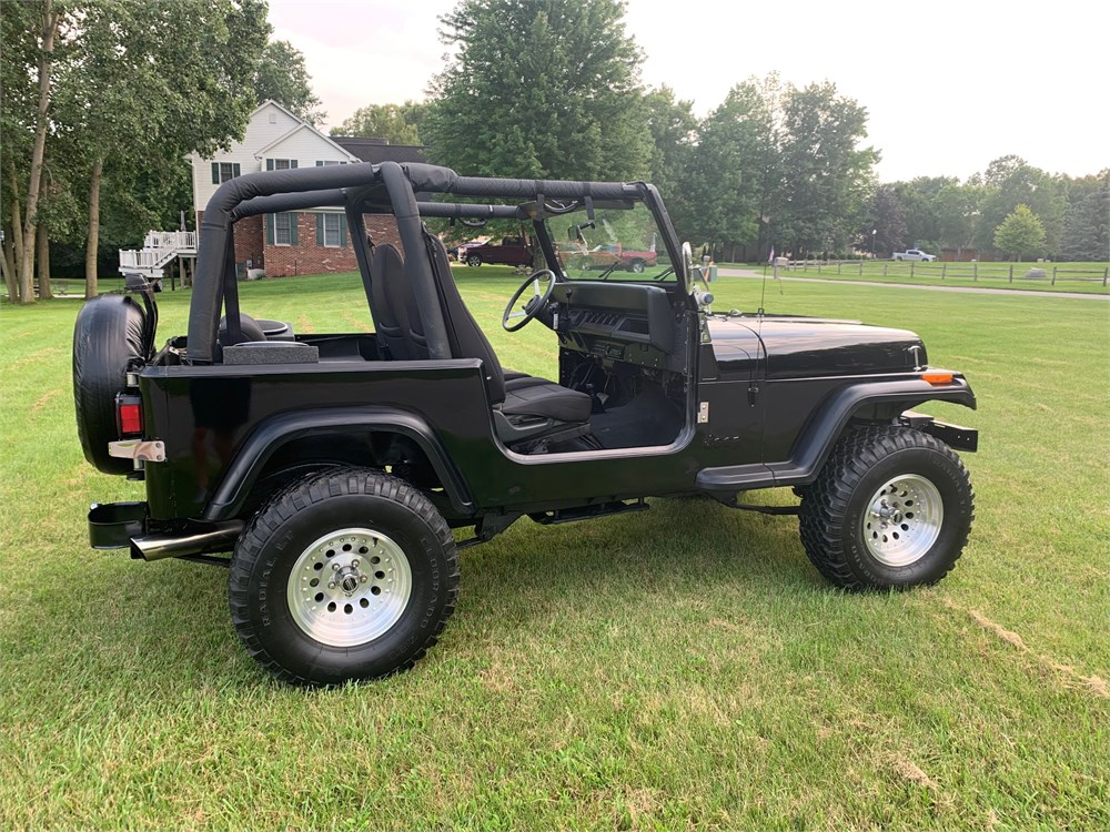 V8-Powered 1994 Jeep Wrangler S available for Auction  |  12167690