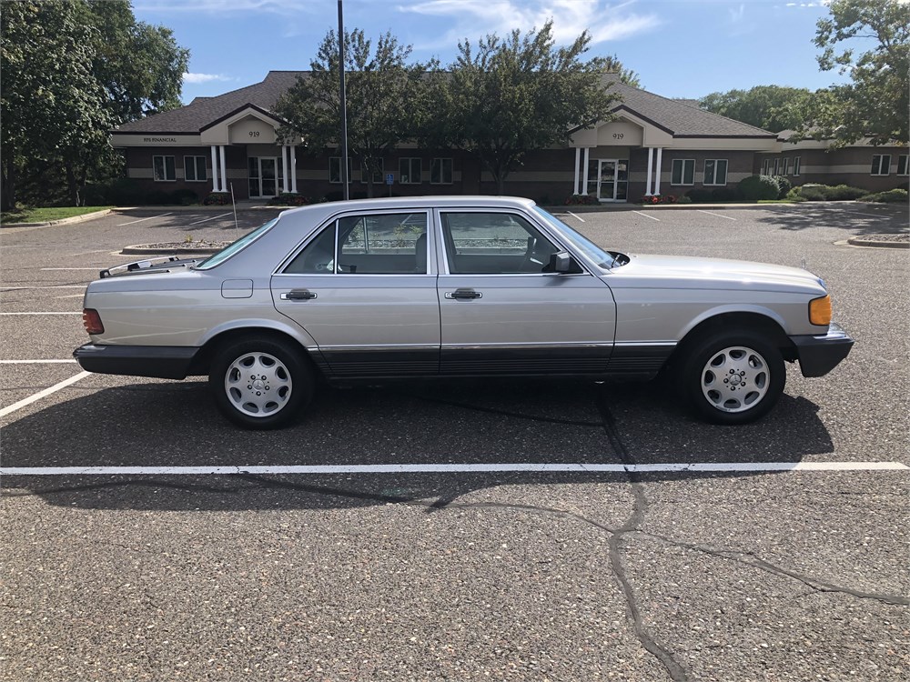 V8-Powered 1984 Mercedes-Benz 380SE available for Auction | AutoHunter ...