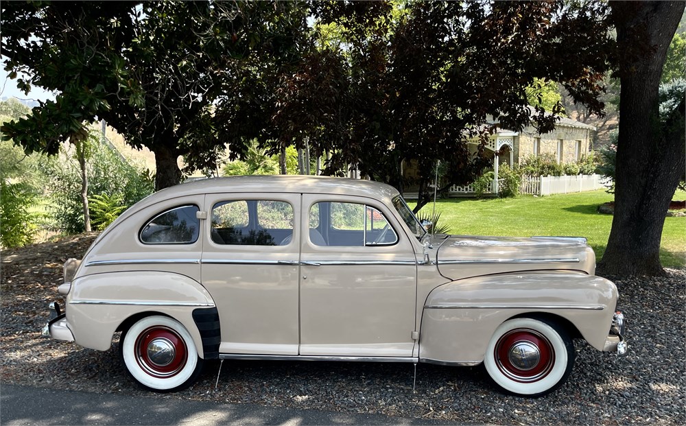 Ford deluxe 1948