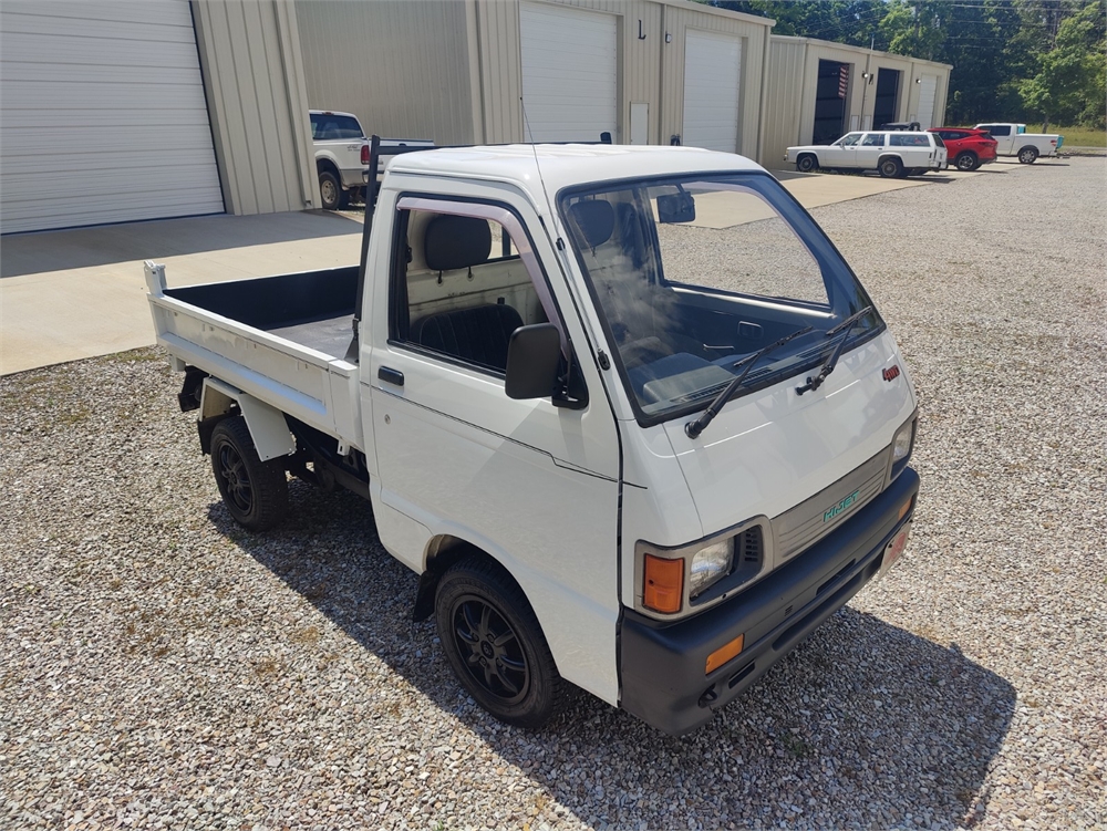 64k-Kilometer 1996 Daihatsu Hijet S83 4-Speed 4X4 available for Auction ...