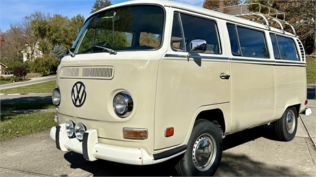 View this 1971 Volkswagen Type 2 Bus