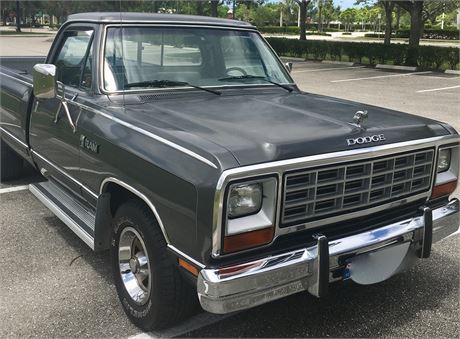 1985 Dodge D150 available for Auction | AutoHunter.com | 22101644