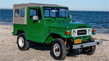 View this 1983 Toyota Land Cruiser FJ40 4WD