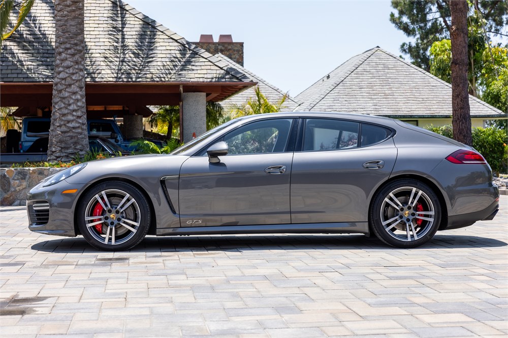 Porsche panamera gts 2015