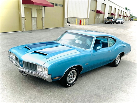 View this 1970 OLDSMOBILE 442 HOLIDAY COUPE