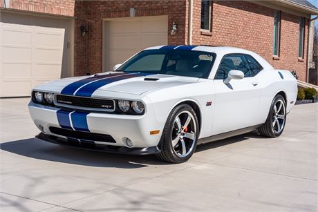 5,900-mile 2011 Dodge Challenger Srt8 Inaugural Edition 6-speed 