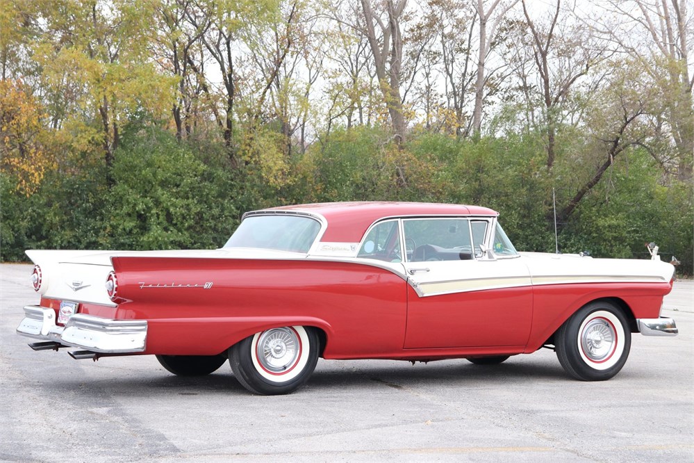 1957 Ford Fairlane available for Auction | AutoHunter.com | 15105108